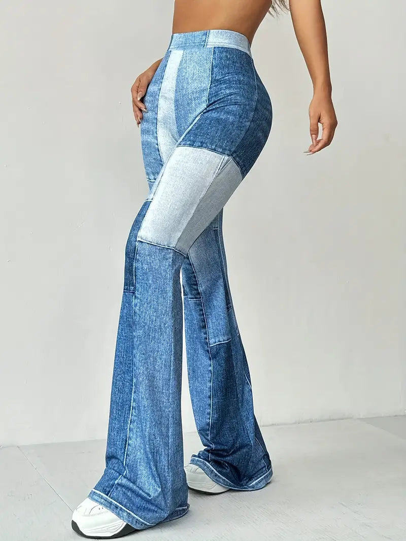 Senah – Pantalón acampanado de pernera alta con estampado denim