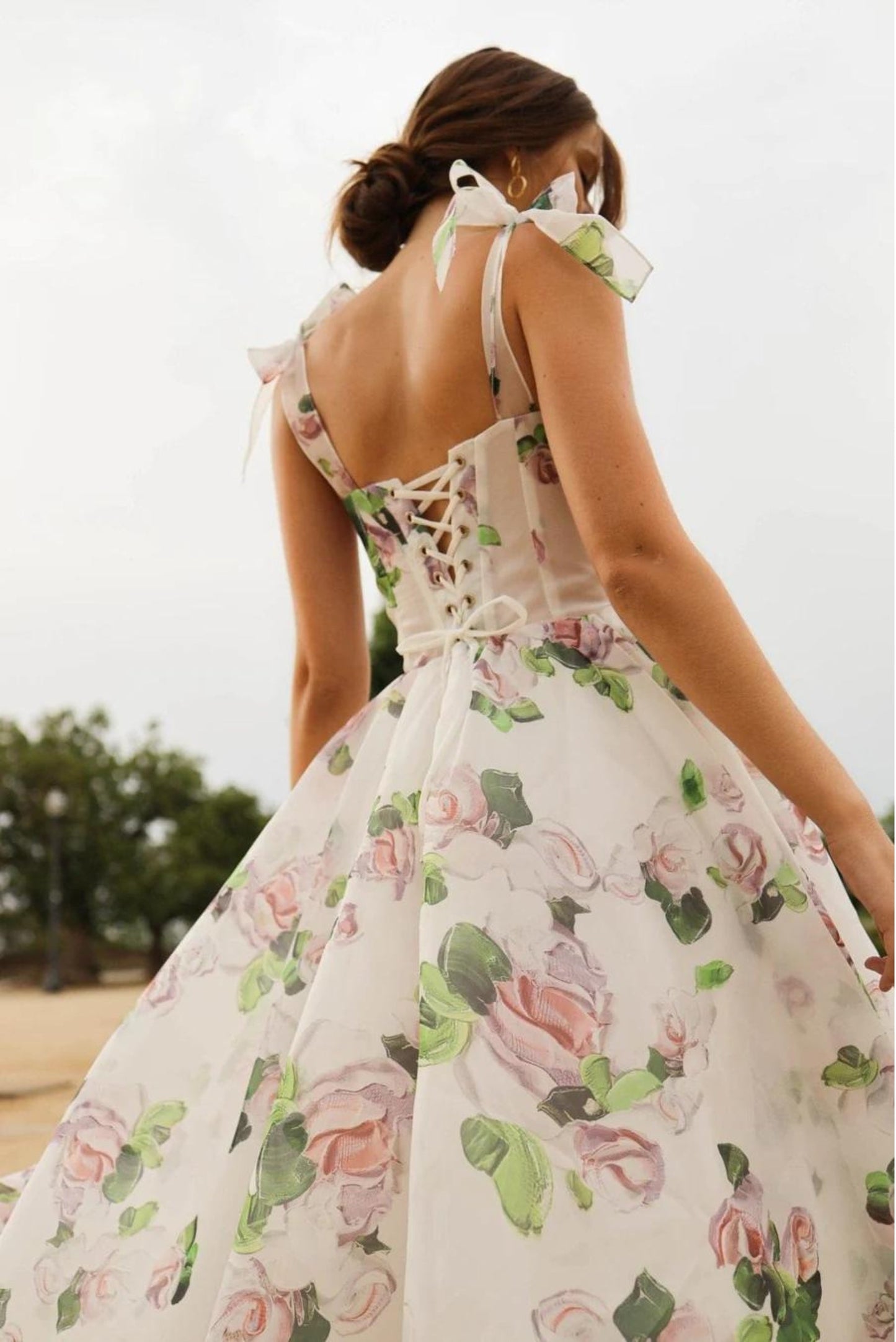 Sofía - Vestido Midi Floral sin Tirantes