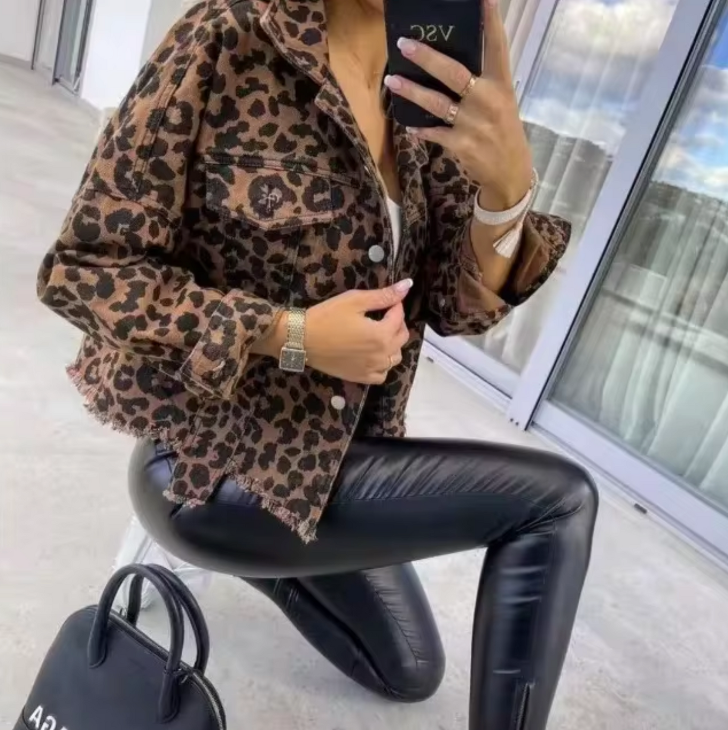 Shaira – Abrigo vaquero con estampado de leopardo