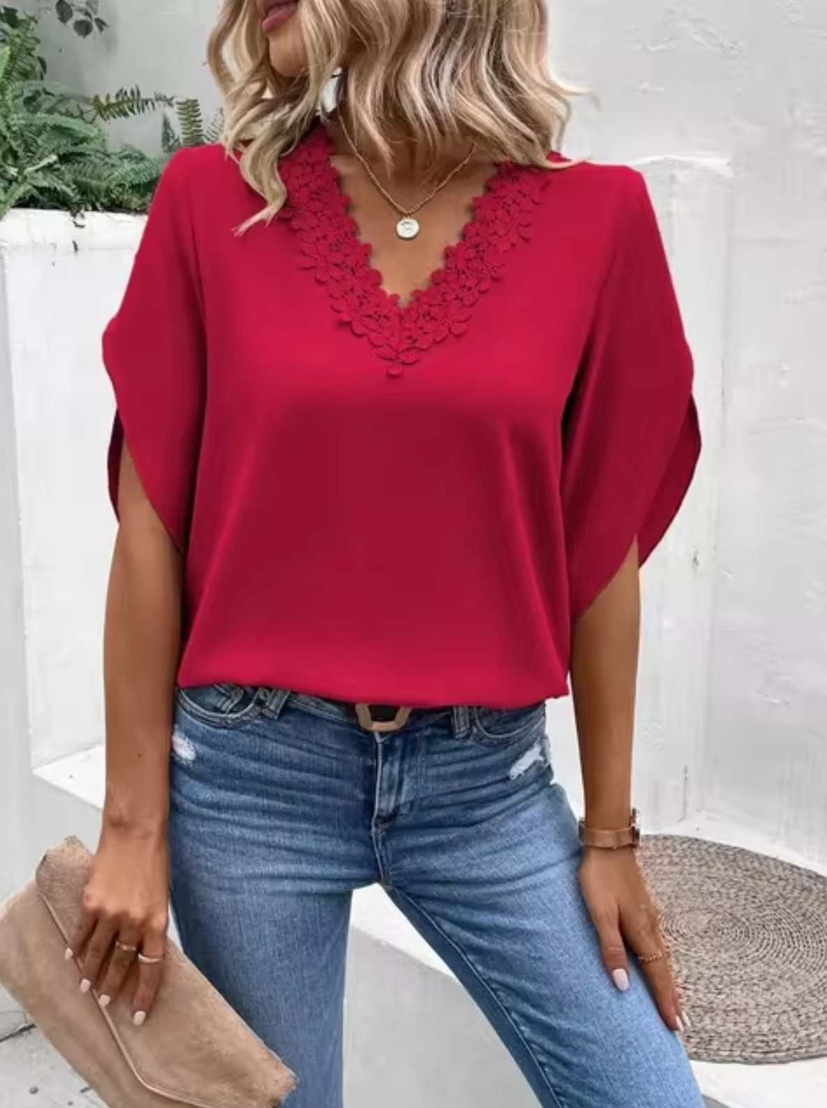 Marsha – Camisa de Encaje con Escote en Pico