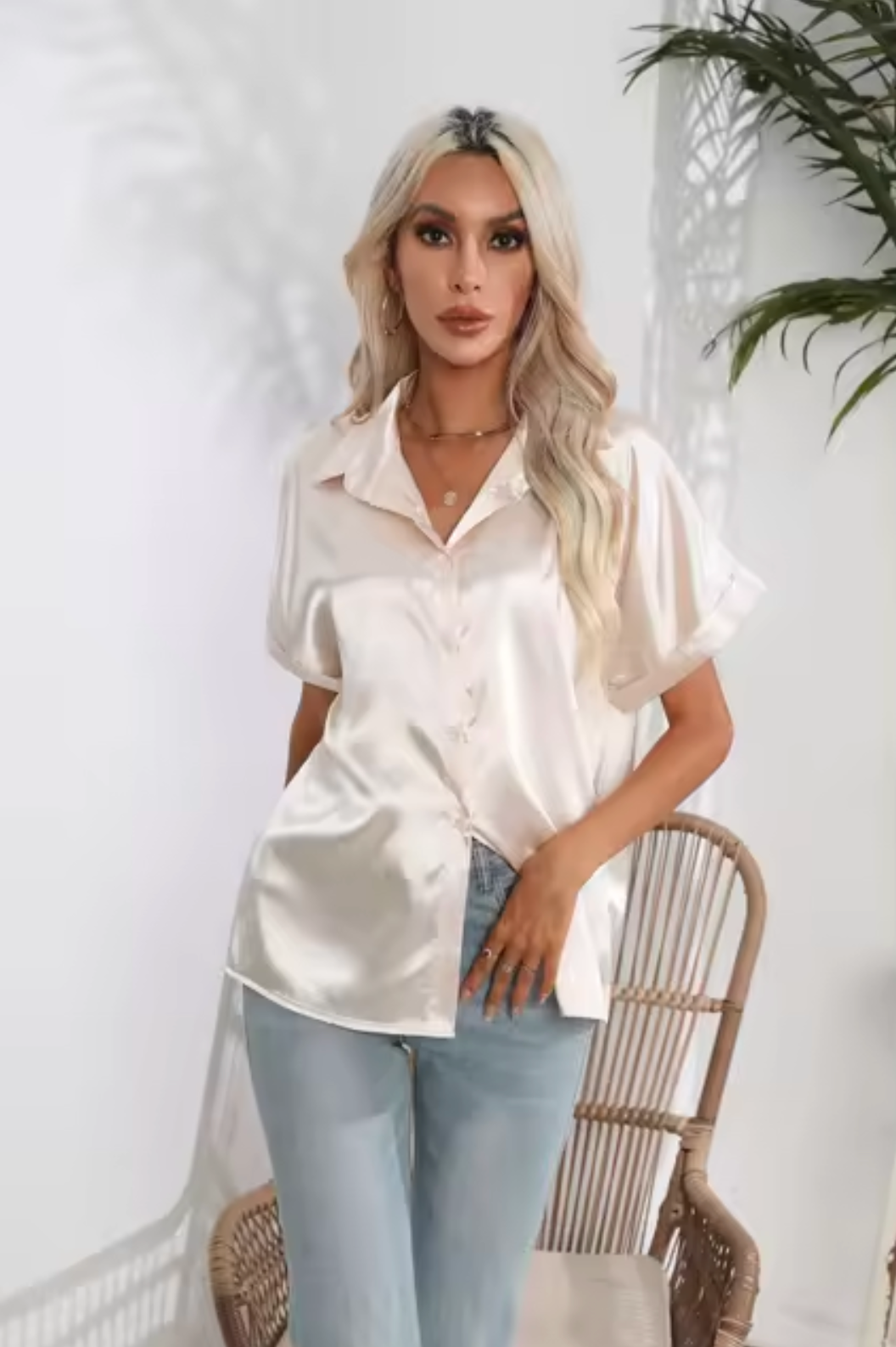 Ria – Blusa de Raso con Manga Corta