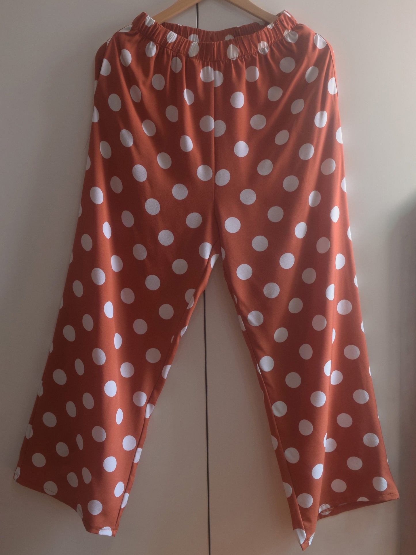 Mia- Conjunto Polka Dot de Camisa y Pantalón