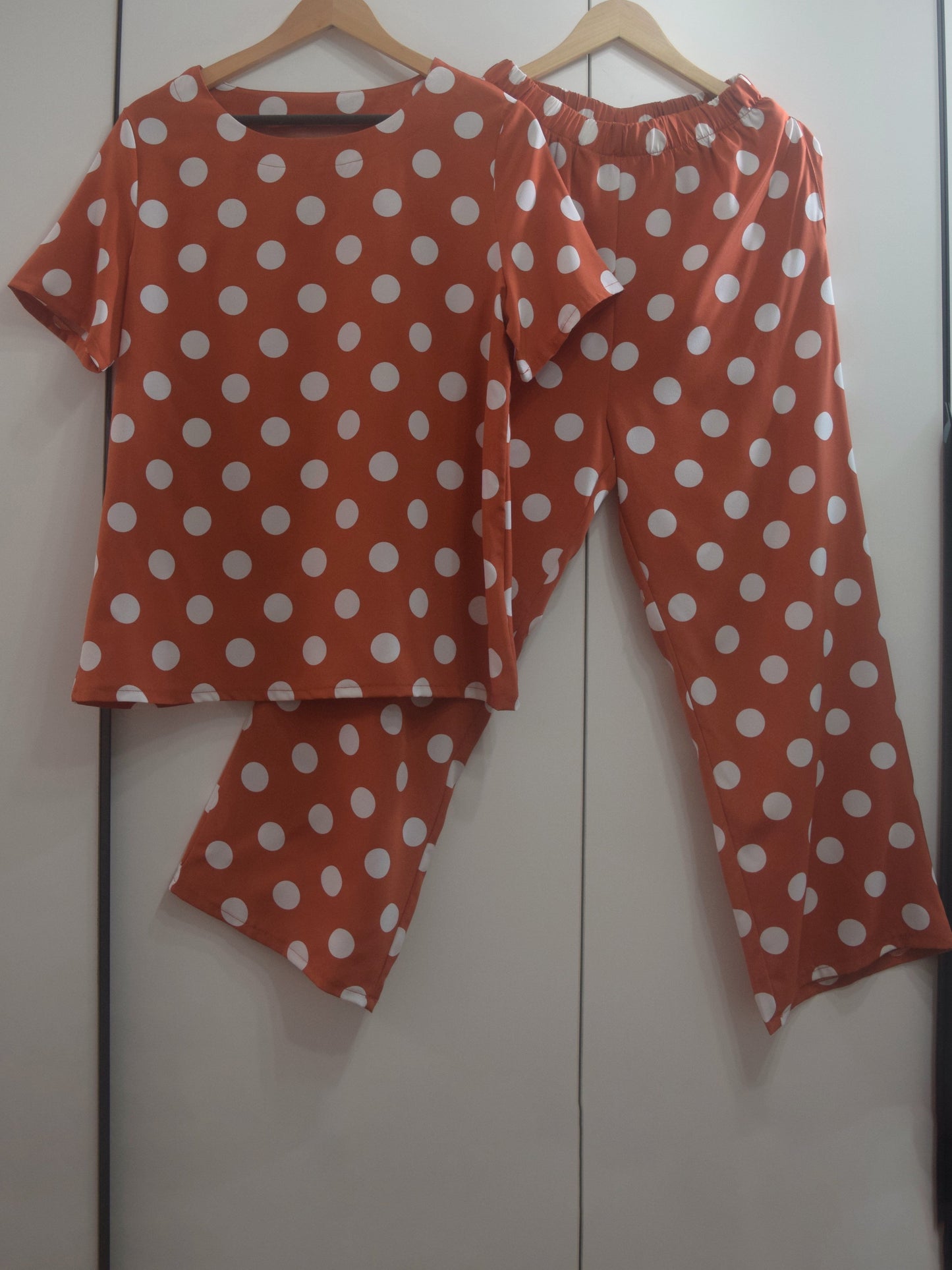 Mia- Conjunto Polka Dot de Camisa y Pantalón