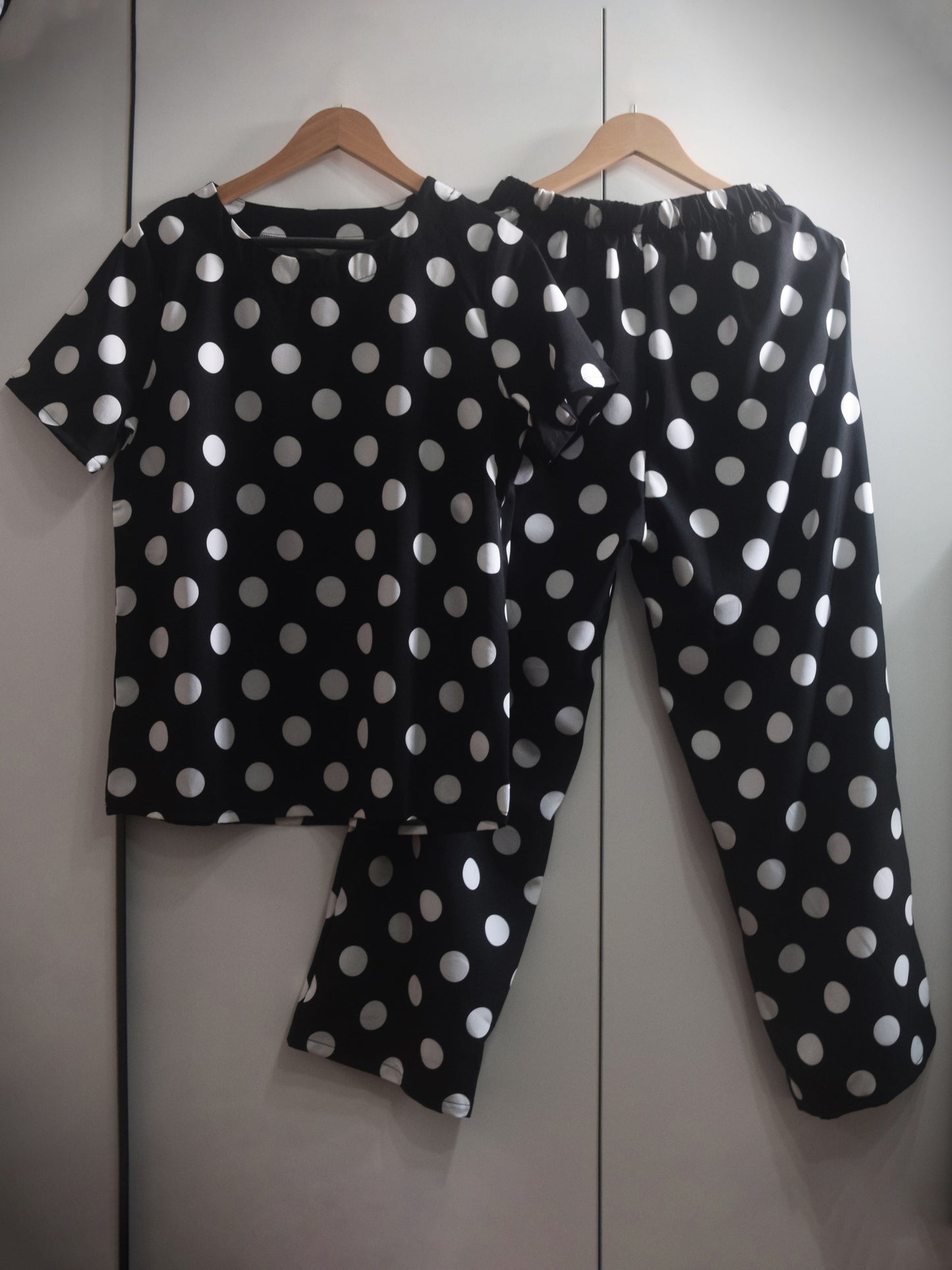 Mia- Conjunto Polka Dot de Camisa y Pantalón